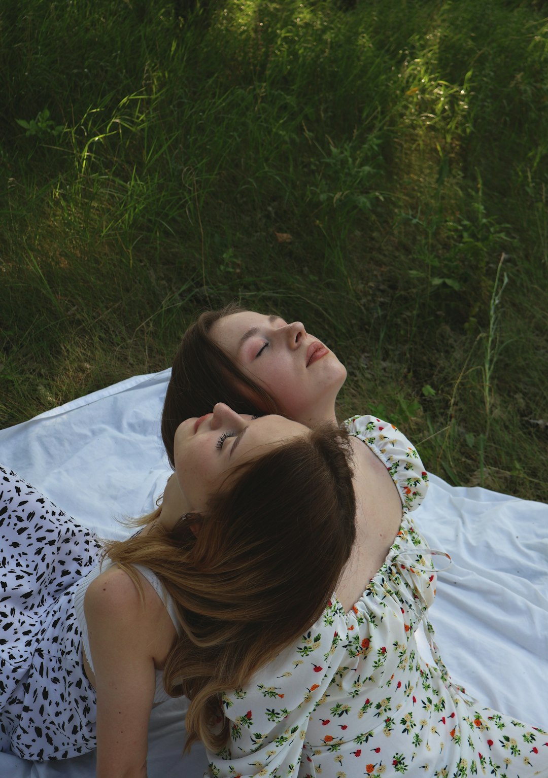 Idealny Materiał Sukienki: Jak Wybierać?