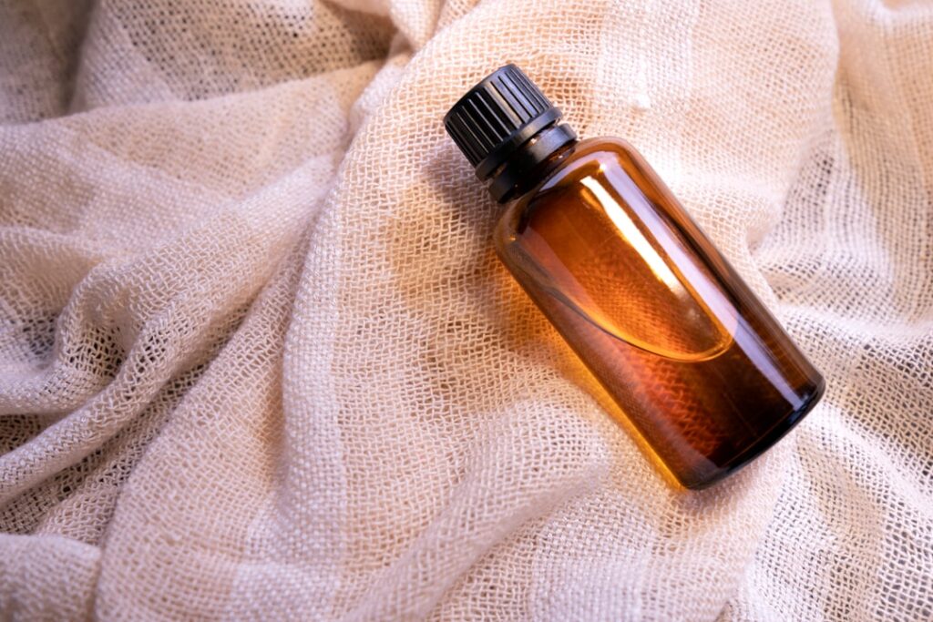 Jak nakładać perfumy, by zapach utrzymywał się cały dzień?